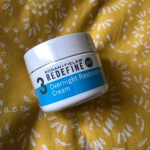 REDEFINE Overnight Restorative Cream